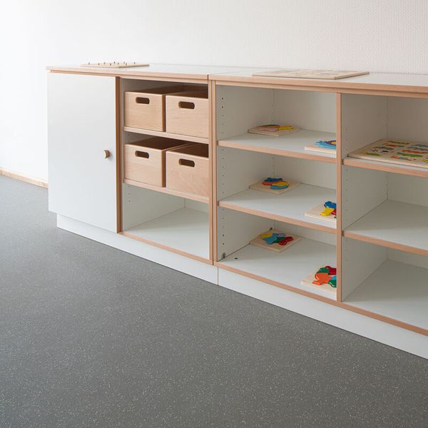 DECOR Regal mit Tür und Einlegeböden auf Rollen DECOR Regal mit Tür und Einlegeböden auf Rollen