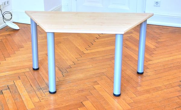 Zargenloser Trapeztisch 120x60 cm, Birke Dekor, Metallbeine höhenverstellbar
