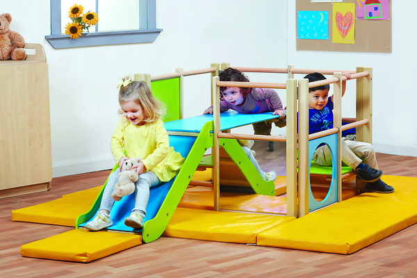 U3-Indoor-Kletterturm inkl. Innen - und Außenmatten, ab 18 Monate