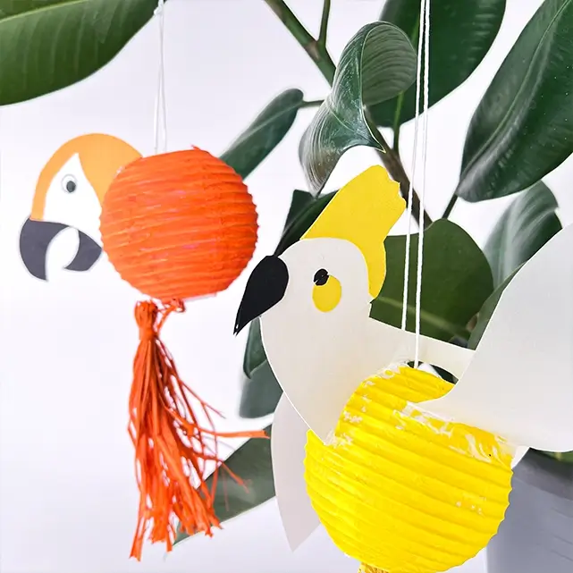 Selbst gebastelte Vögel als Laterne