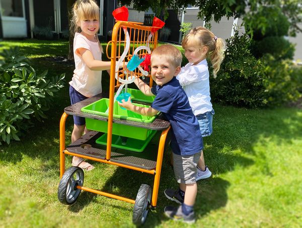 TopPlay Mobiler Sand-Wassertisch "Matsch-Spaß" TopPlay Mobiler Sand-Wassertisch "Matsch-Spaß"