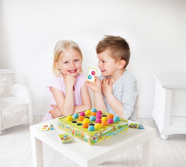 Brettspiel Fairy Land, 2-4 Spieler, ab 4 Jahre, Spielzeit 15 Minuten Brettspiel Fairy Land, 2-4 Spieler, ab 4 Jahre, Spielzeit 15 Minuten