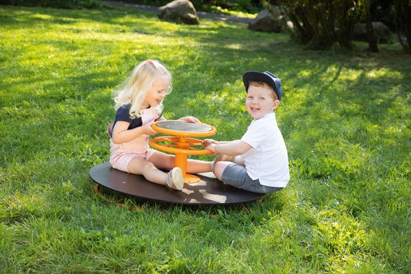 Kinder, Spielzeug, Kletterdrehscheibe, Rutschgeräusche, Gartenspiel