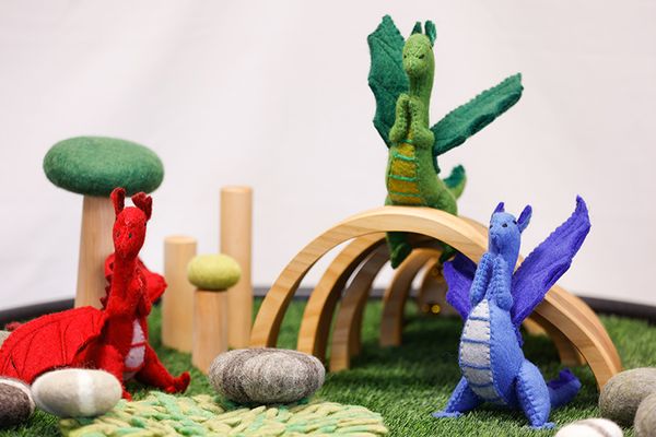 Drachen-Set aus Wollfilz, 3-teilig, (H: 25 cm) (SONDERANGEBOT) Drachen-Set aus Wollfilz, 3-teilig, (H: 25 cm) (SONDERANGEBOT)