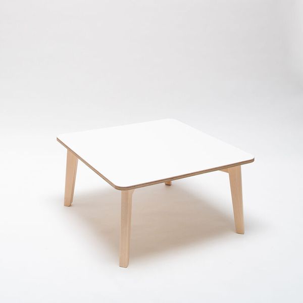 Tisch, Beistelltisch, Holzfinish, Flachboden, vierbeiniger Tisch