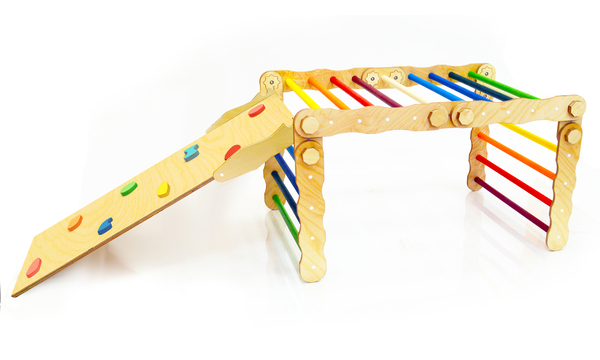 Holzspielzeug, Kinderkletterturm, Holzrutsche, Holzstangen, bunte Stäbe