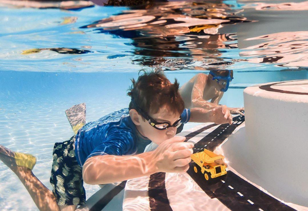 waytoplay Set "King of the Road", Spielstraßenelemente aus PVC, 40 Teile waytoplay Set "King of the Road", Spielstraßenelemente aus PVC, 40 Teile