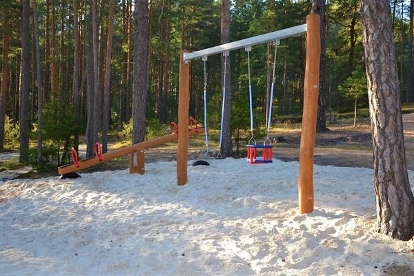 Schaukel, Sandkasten, Kinder-Spielgerät, Holz, Außenbereich
