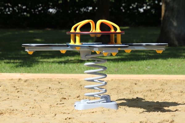 Trampolin, Springbrunnen, Springfeder, Sandkasten, Spielgerät