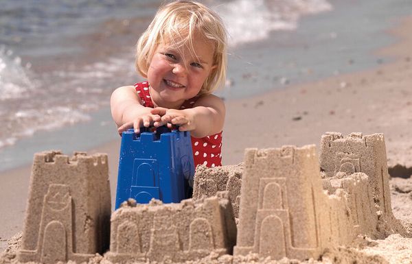 DANTOY Sandburgenformen mit 2 Sandschaufeln DANTOY Sandburgenformen mit 2 Sandschaufeln