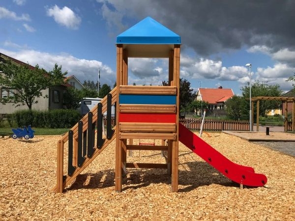 Logo Spielturm mit Kletternetz