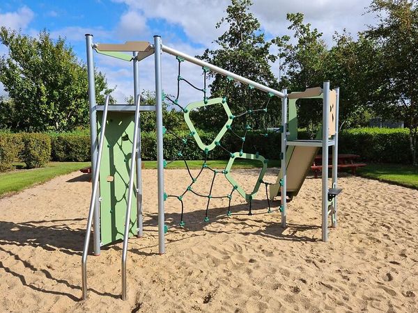 Klettergerüt Benja mit Rutsche Klettergerüt Benja mit Rutsche