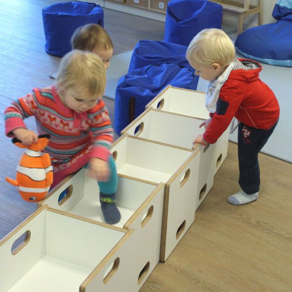 DECOR Wandelstuhl weiß, Sitzhöhe (17, 22 und 32 cm) DECOR Wandelstuhl weiß, Sitzhöhe (17, 22 und 32 cm)