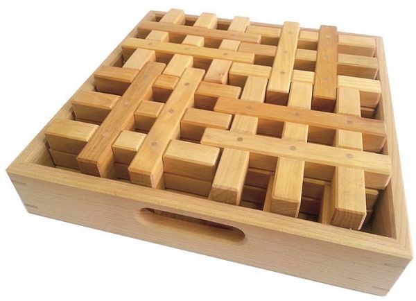 Holzspielzeug, Holzbausatz, Holzbretter, Kasten mit Griff, Holzriegel