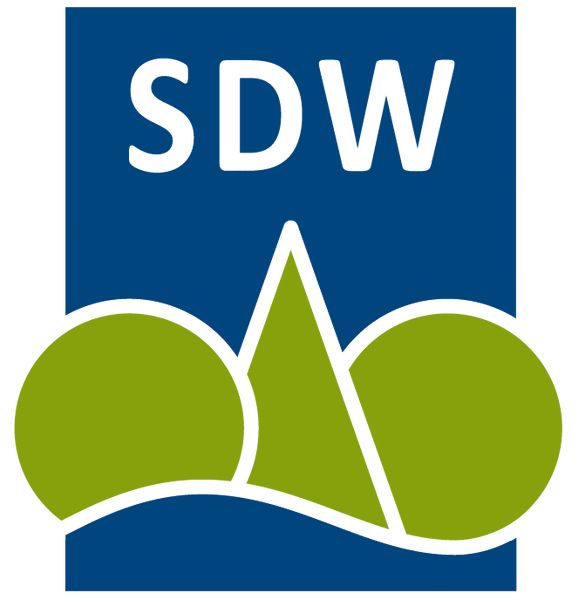 logo, SDW, grüne hügel, blauer rechteck, berg silhouette