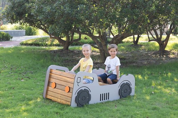 Outdoor-Spielauto