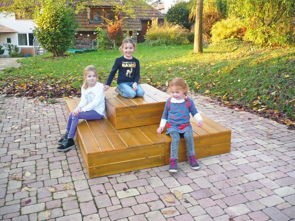 Lümmel-Stufendeck (LxBxH: 110 cm x 75 cm x 25 cm) Lümmel-Stufendeck (LxBxH: 110 cm x 75 cm x 25 cm)