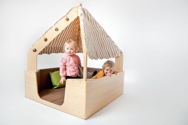 Holzspielhaus, Kinderhaus, Zeltdeckung, Holz-Sandkasten, Holzspielset