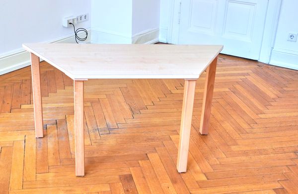 Zargenloser Trapeztisch 120x60 cm, Birke Dekor, Holzbeine Zargenloser Trapeztisch 120x60 cm, Birke Dekor, Holzbeine