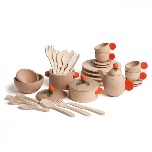 Holzspielzeug, Holzgeschirr, Kinderbesteck, Holzsocken?, natürliche Materialien
