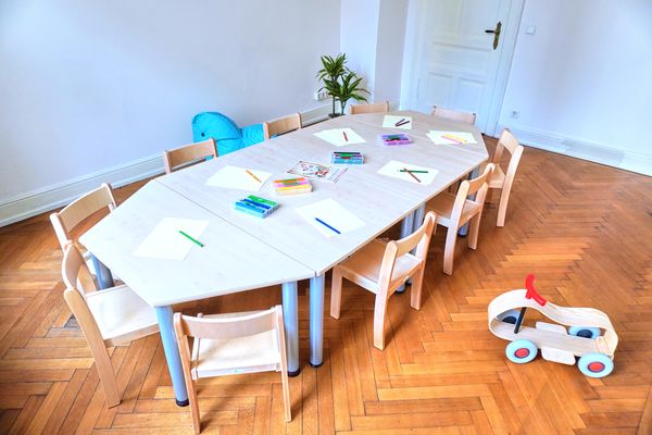 Tisch-Stuhl-Kombination Magno zargenlos, Dekor Ahorn, Metallbeine höhenverstellbar