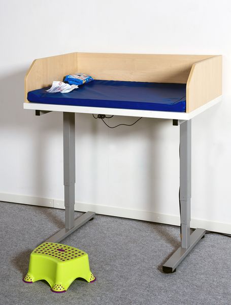 Schreibtisch, Hochstuhl, Kinderstuhl, Korbrost, Sitzbank