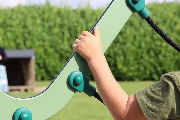 Klettergerüt Benja mit Rutsche Klettergerüt Benja mit Rutsche