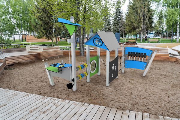 Spielplatz, Spielplatzgeräte, Outdoor-Gym, Kindergeräte, Sandbereich
