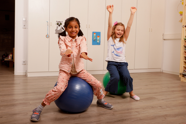 Sitzball, Fitnessball, Kinder, Pumpe, Bewegung