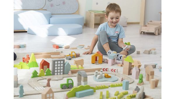 BETZOLD Spielwelt-Bausteinwagen mit 5 Fächern, 225 Teile