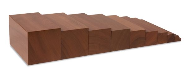 NIENHUIS MONTESSORI Braune Treppe