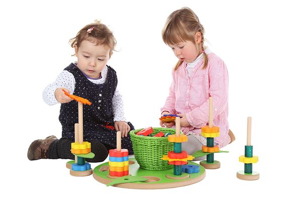 Kinderwerkzeug, Steckspiel, Holzspielzeug, Konstruktion, Spielzeugstapel