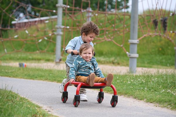 Kinderwagen, Wagon, Kinderfahrzeug, Pausenplatz, Spielplatz