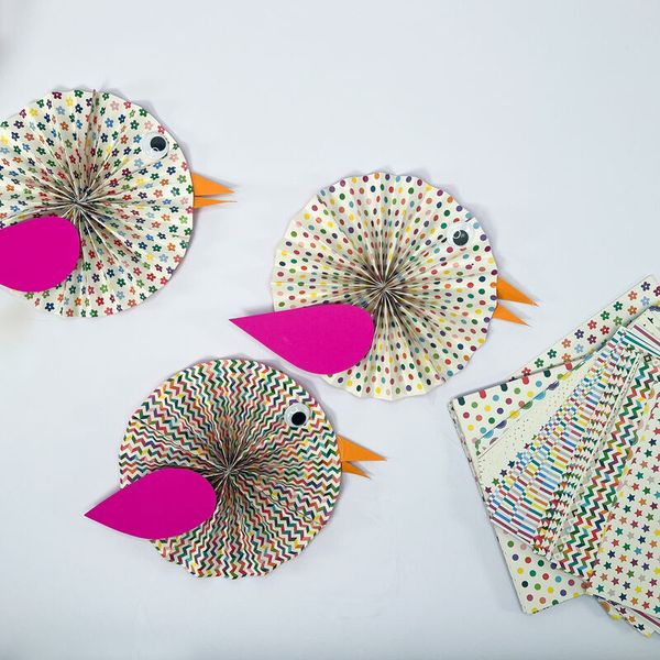 kinderparty-deko, papierfächern, winddrachen, buntes muster, servietten-set