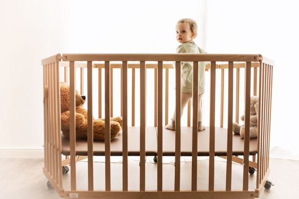 Faltbarer Laufstall 6-Eck, Liegefläche ca. 138 x 82cm, versch. Farben Faltbarer Laufstall 6-Eck, Liegefläche ca. 138 x 82cm, versch. Farben