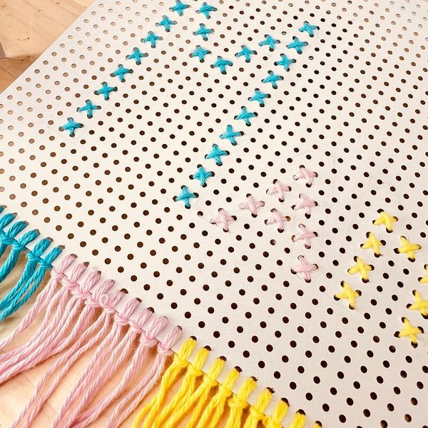 FOLIA Stickkarton weiß unbedruckt, 40 Blatt, 17,5 x 24,5 cm, 300g/m2 FOLIA Stickkarton weiß unbedruckt, 40 Blatt, 17,5 x 24,5 cm, 300g/m2