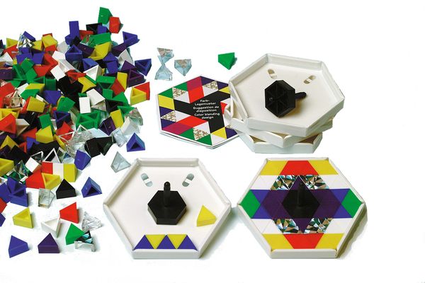 tangram, geometrische forme, puzzle-stücke, koffer-set, bunte farben