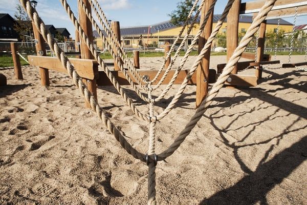 Kletterseil, Schaukelseil, Spielplatz, Seilnetz, Holzpfosten