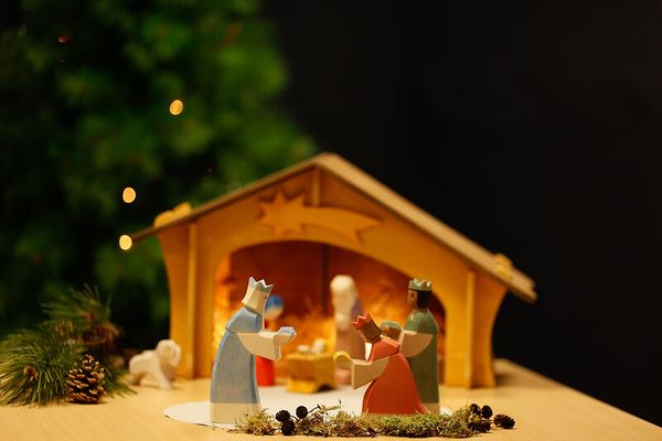 Krippe, Weihnachtsdorf, Figuren, Holz, Szene