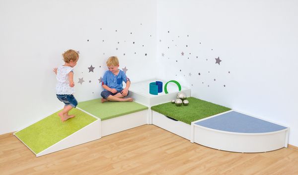 Kinderzimmer, Kletterstufen, Spielbereich, Teppichstufen, Holzboden