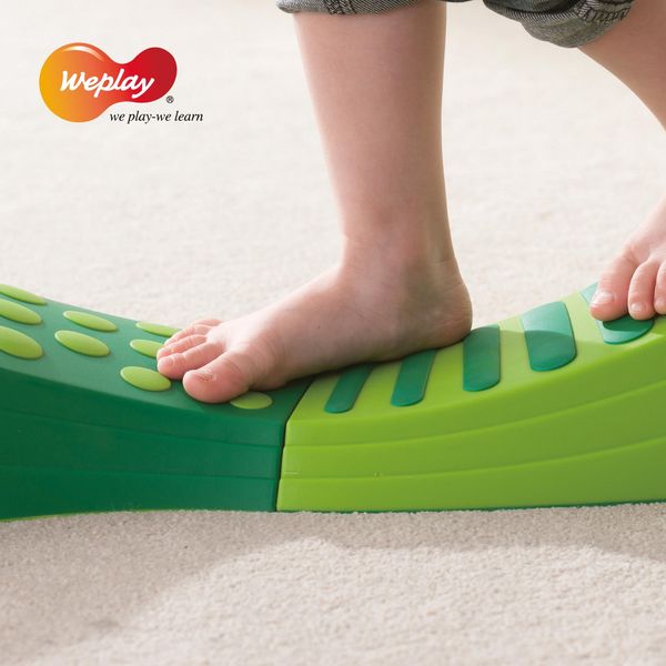 Baby, Füße, Schuh?, Spielgerät, grüner Trittstein