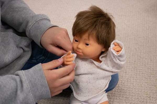 Puppe Junge mit Downsyndrom - 38 cm