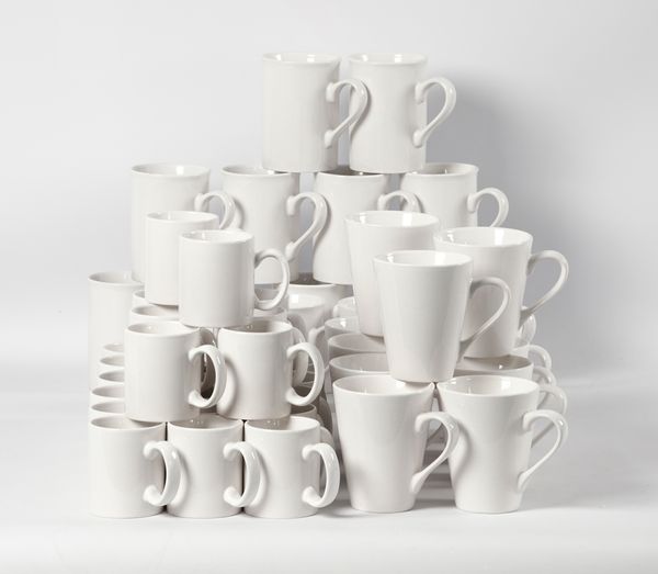 48 Porzellantassen zum Selbstgestalten, mit unterschiedlichen Formen 48 Porzellantassen zum Selbstgestalten, mit unterschiedlichen Formen