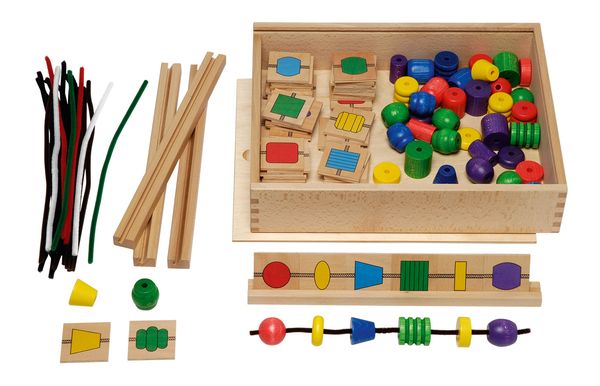 Holzspielzeug, Stäbe, Perlen, Baubaukasten, Farben