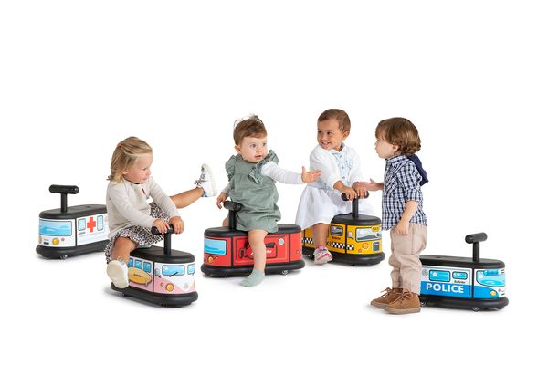 ITALTRIKE Rutschfahrzeug - La cosa Krankenwagen, ab 1 Jahr ITALTRIKE Rutschfahrzeug - La cosa Krankenwagen, ab 1 Jahr