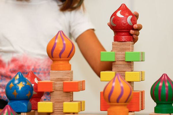 REGENBOGENLAND Farbtürme, 4 Bausteine REGENBOGENLAND Farbtürme, 4 Bausteine