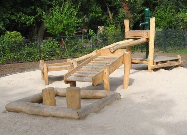 Holzspielgerät, Kletterbrücke, Wippe, Rutsch-/Balanciergerät, Kletteranlage