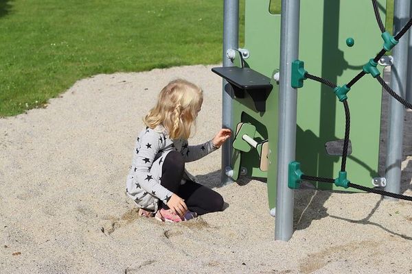 mittleres Klettergerüst Boris mit Rutsche