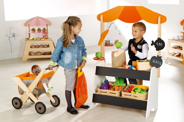 Holzspielzeug, Kaufladen, Holzstand, Kinderhandel, Lebensmittelspielzeug