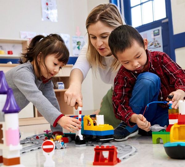 LEGO® Education "Willkommen im Digi-Zug", 232-teiliges LEGO® DUPLO® Set, 2-6 Jahre LEGO® Education "Willkommen im Digi-Zug", 232-teiliges LEGO® DUPLO® Set, 2-6 Jahre